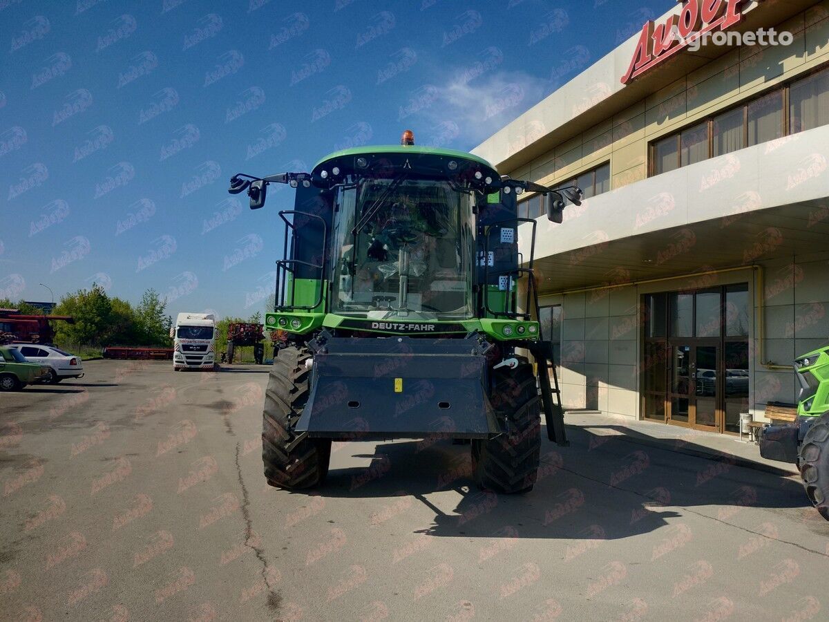 новый зерноуборочный комбайн Deutz-Fahr С6205TS